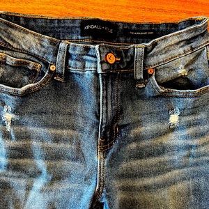 Kendall & Kylie “The Ultra Babe” Mildly Distressed Skinny Jeans